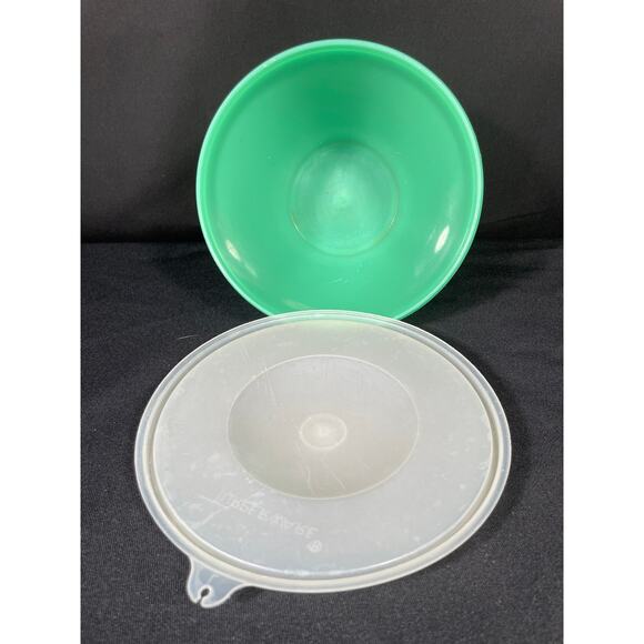 Vintage Tupperware Bundle, Grater, Crisp It Container & Colander, Jadeite Green - Picture 2 of 8